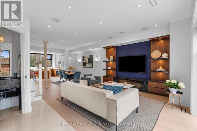 Photo - 770 Palmerston Ave