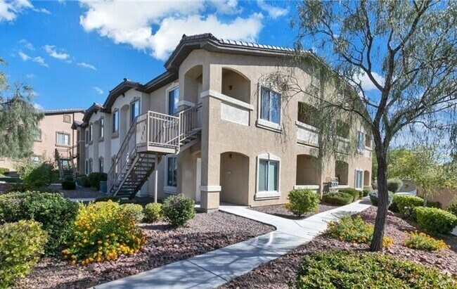 Building Photo - 2 bed 2 bath condo in Pebble Creek Unit 1082