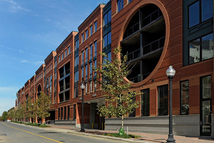 Zoso Flats is truly in the heart of Clarendon-Courthouse
