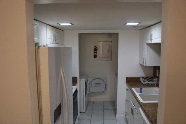 Building Photo - 3830 Kensingwood Trce