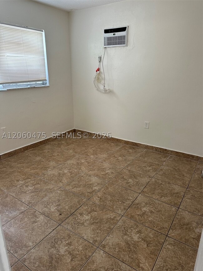 Photo - 238 SW 18th Ave Unit 2