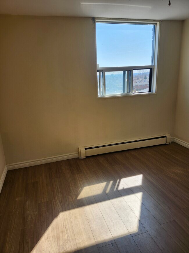 Photo - 260 Grantham Ave