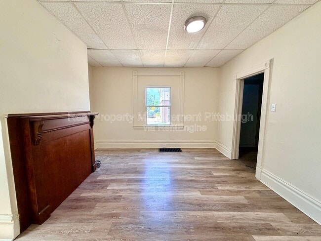 Photo - 405 Main St