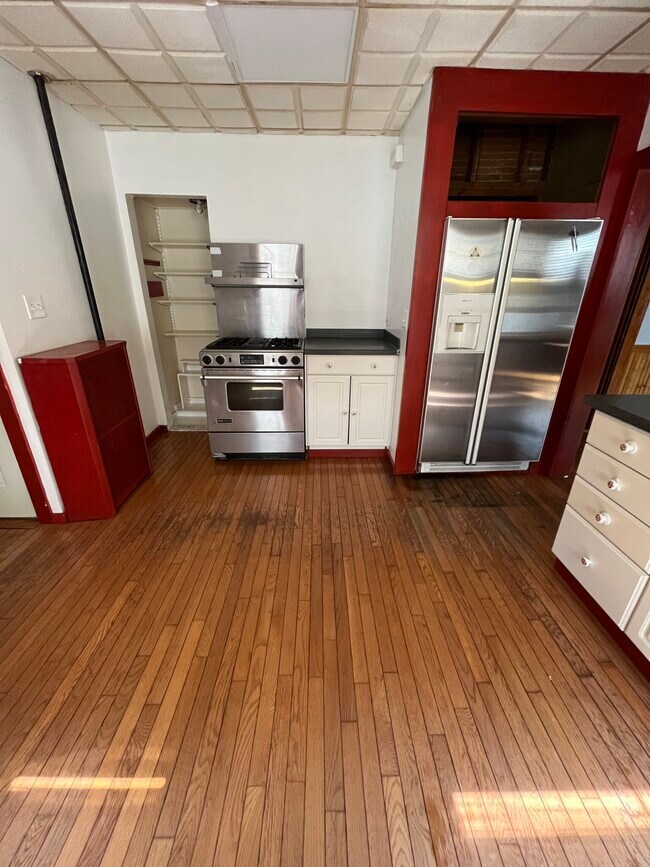 Photo - 245 Presidents Ln