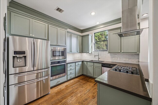 Photo - 828 W 19th St