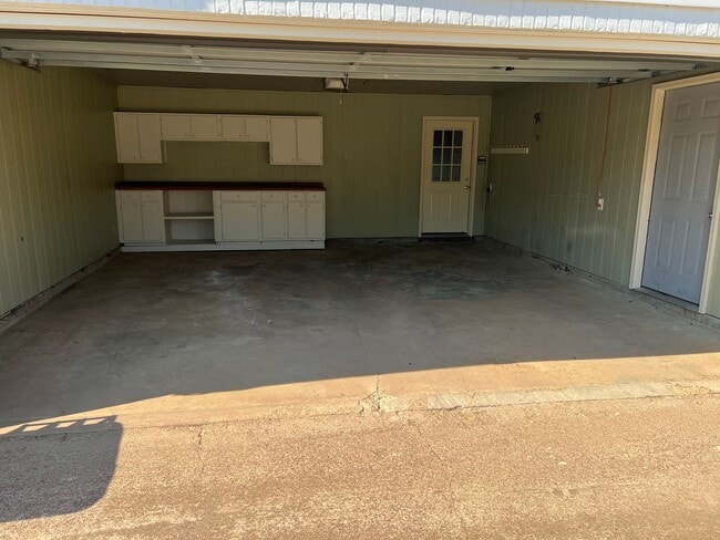 Photo - 3 bed 2.5 bath house with multiple bonus rooms!