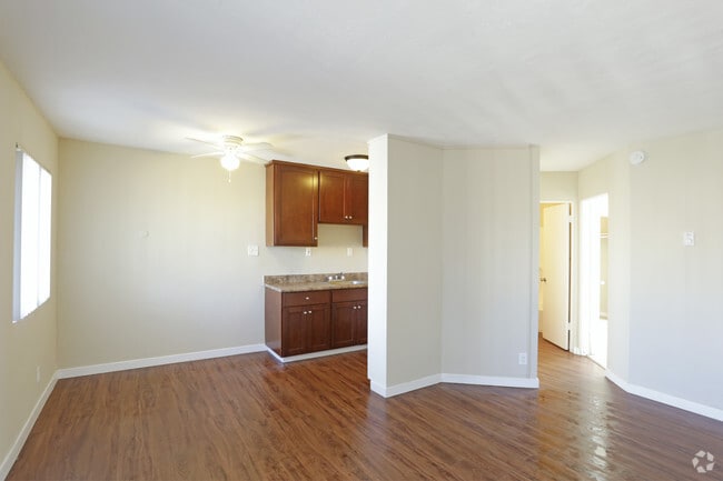 1 BR, 1 BA - 500 SF - Elivia Apartments