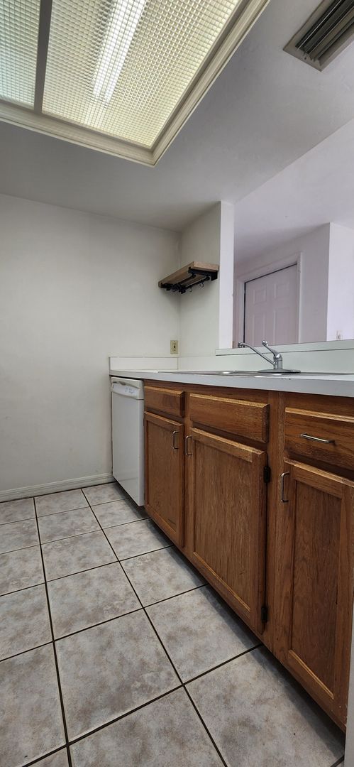 Photo - 3/3 Townhouse in Rockwood Villas – Great Location Near Bus Stop to UF!