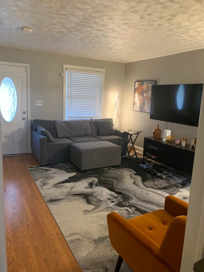 Photo - 1009 W 43rd St