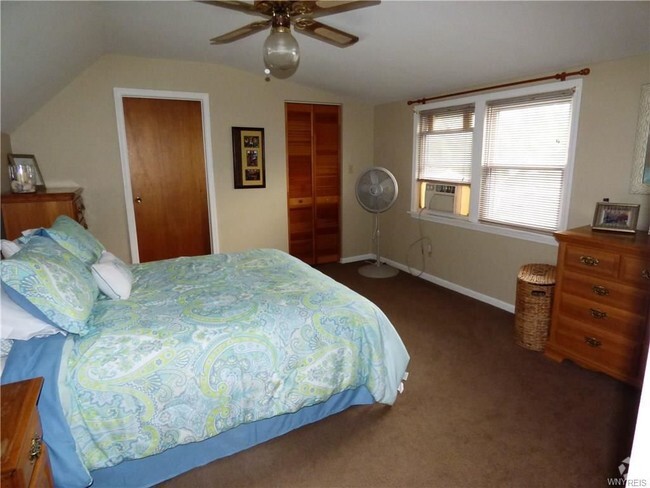 Building Photo - 119 Lincoln Ave Unit Upper Rental