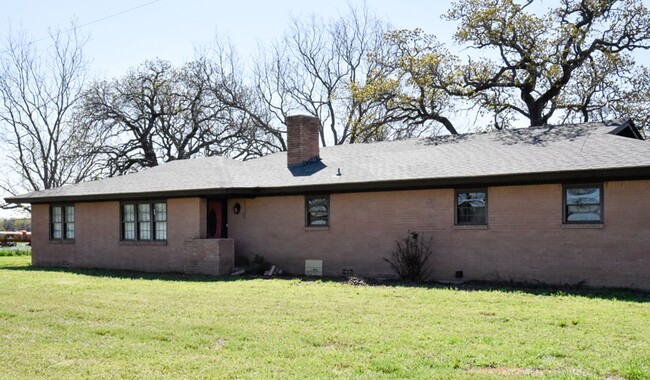 Cozy 3 Bedroom 2 Bath beautiful brick home... - Cozy 3 Bedroom 2 Bath beautiful brick home...