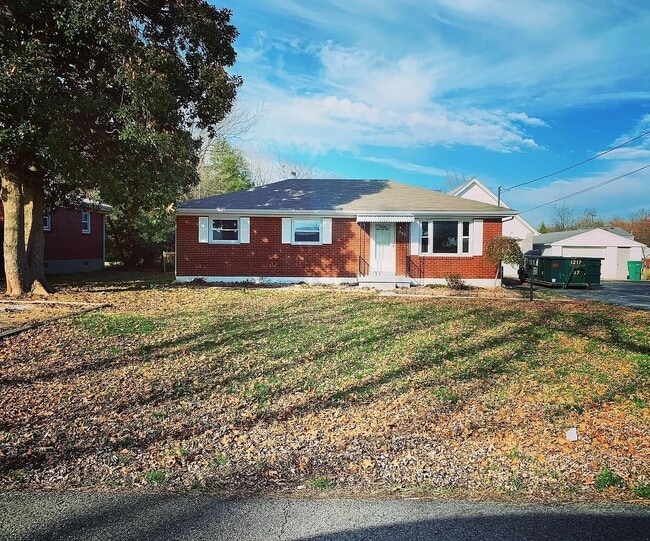 Charming Updated Home with Flexible Layout... - Charming Updated Home with Flexible Layout...