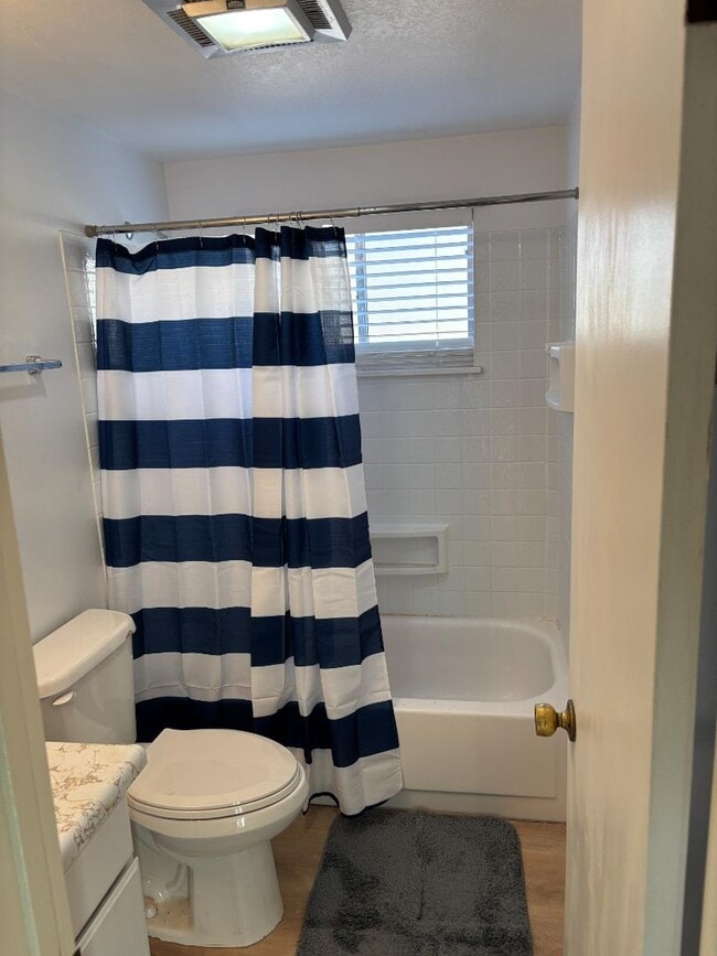 Photo - 401 Paper Collar Row