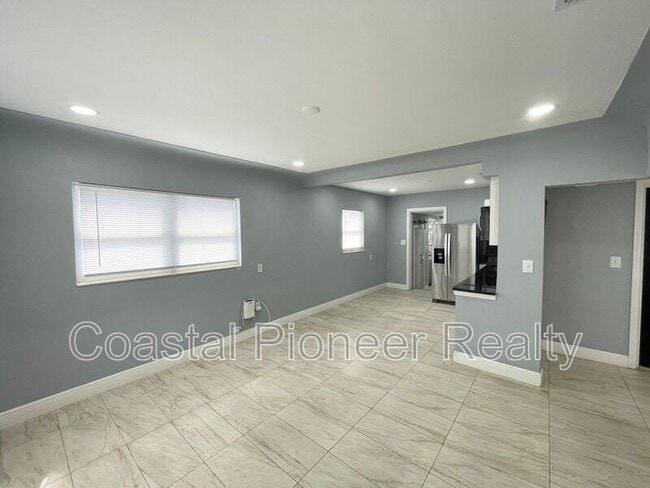 Photo - 3428 Ithaca St N