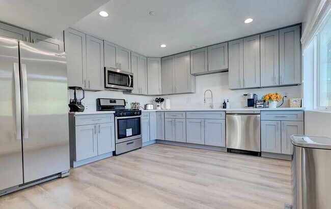 Photo - 1875 W 20th St Unidad #1877