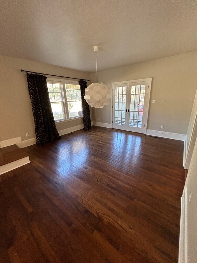 Photo - "Charming 4-Bedroom Retreat with Granite F...