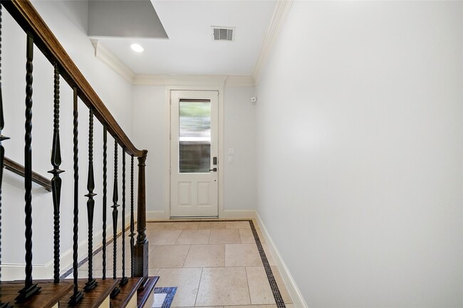 Building Photo - 3921 Gramercy St Rental