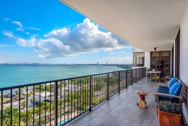 Photo - 1000 Venetian Way Unidad 1403