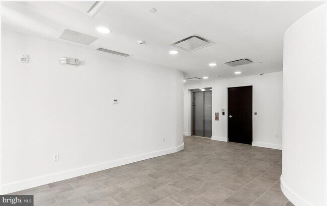 Photo - 2415 37th St NW Unit 205