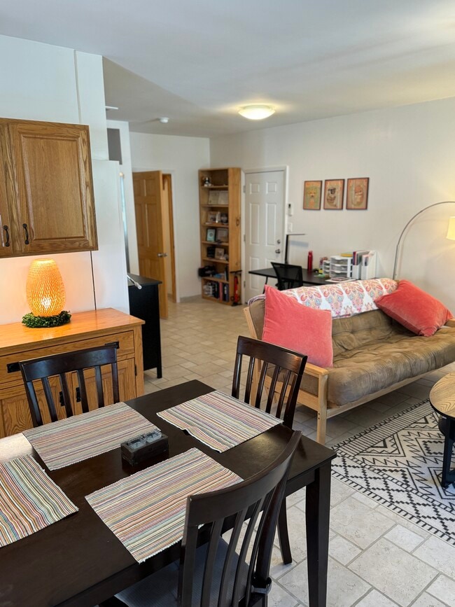 Building Photo - 1416 Hanshaw Rd Unit 1416 B