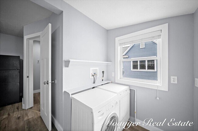 Photo - 921 4th St NW