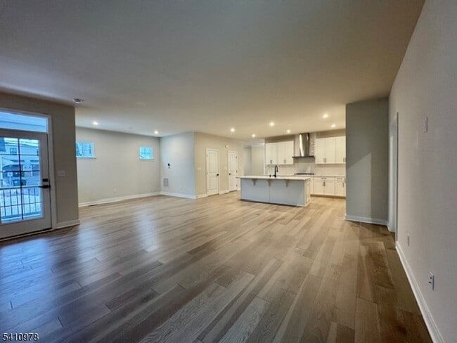 Photo - 61 Willow Ln