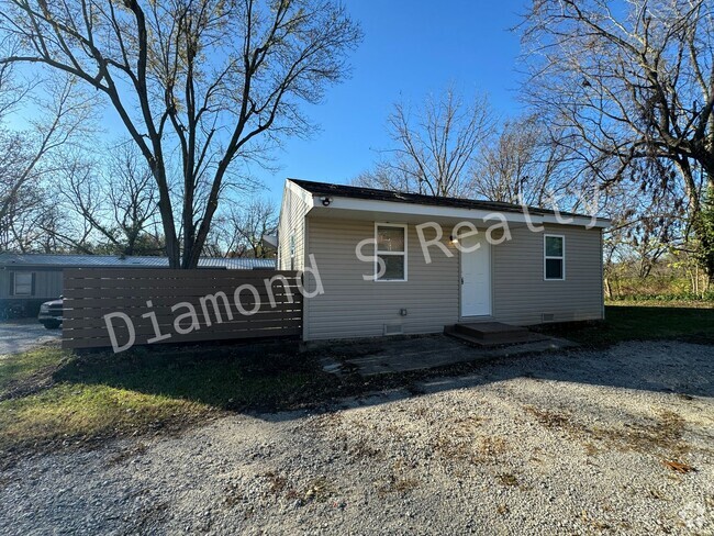 Building Photo - Country Setting!  2 Bed/2 Bath Home