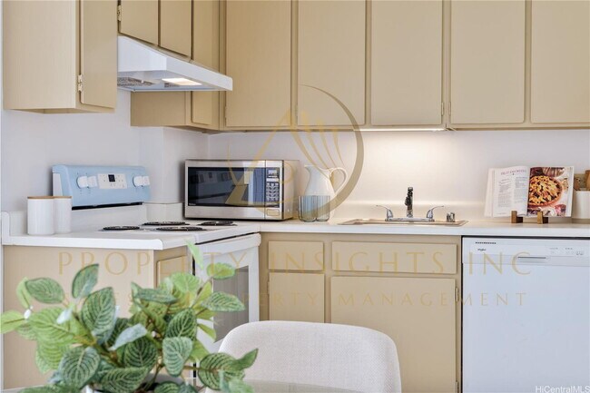Spacious Makiki 1-Bedroom Condo with Parking & Pool – Anga-Roa