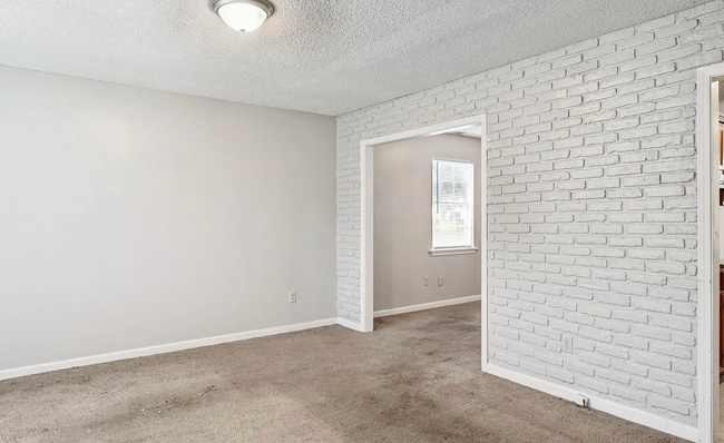 501 Oak Crest Dr