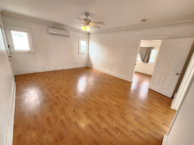 Photo - 820 N Edgemont St