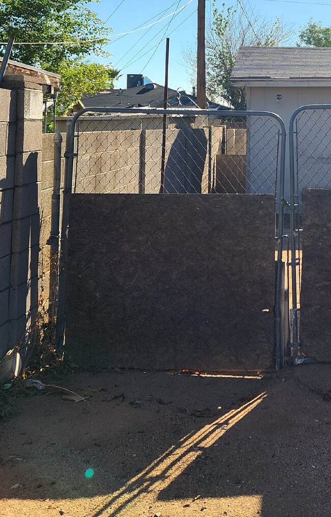 Photo - 4 BEDROOM SINGLE FAMILY HOME FOR LEASE PHOENIX