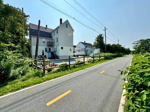 Building Photo - 15 Thompson St Unit 2A