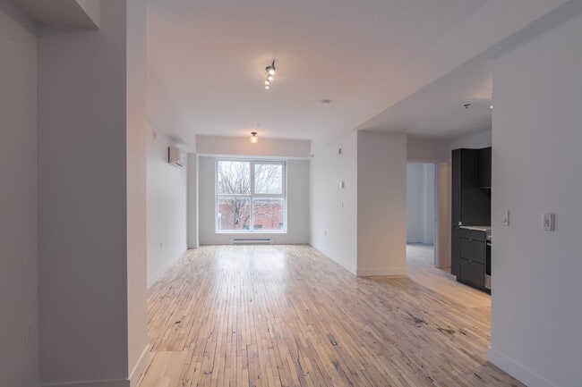 Photo - 4350 Av. de l'Hôtel-de-Ville Unit 301