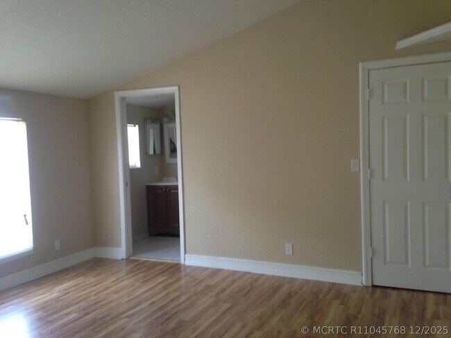 Photo - 13940 Folkestone Cir