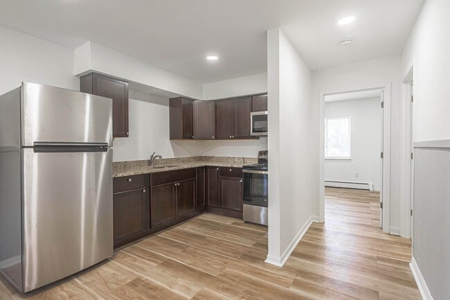 Photo - Lakeside Apartments