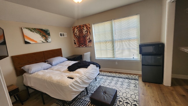 Photo - 1 Delmar Ln NW