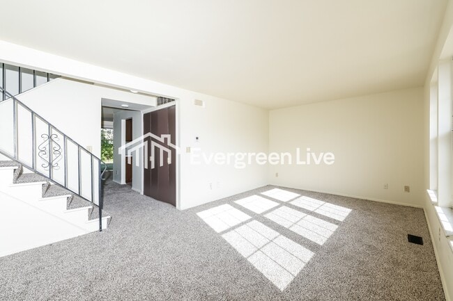 Photo - 7673 Mt Hood