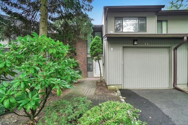 Photo - 23 Meadowood Dr