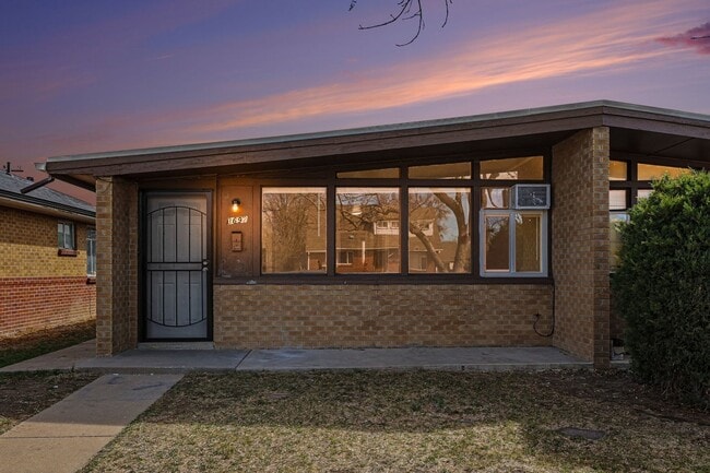 Building Photo - Newly Renovated 2Bed/1Bath Duplex in Park Hill