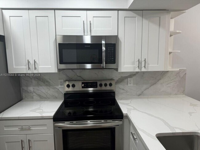 Photo - 1104 Bahama Bnd Unidad B1