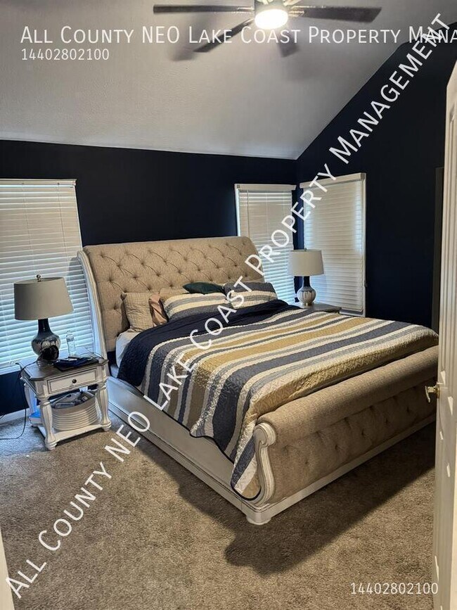 Photo - 31866 Hazelwood Ln