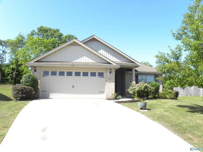 Photo - 202 Ashbrook Cir