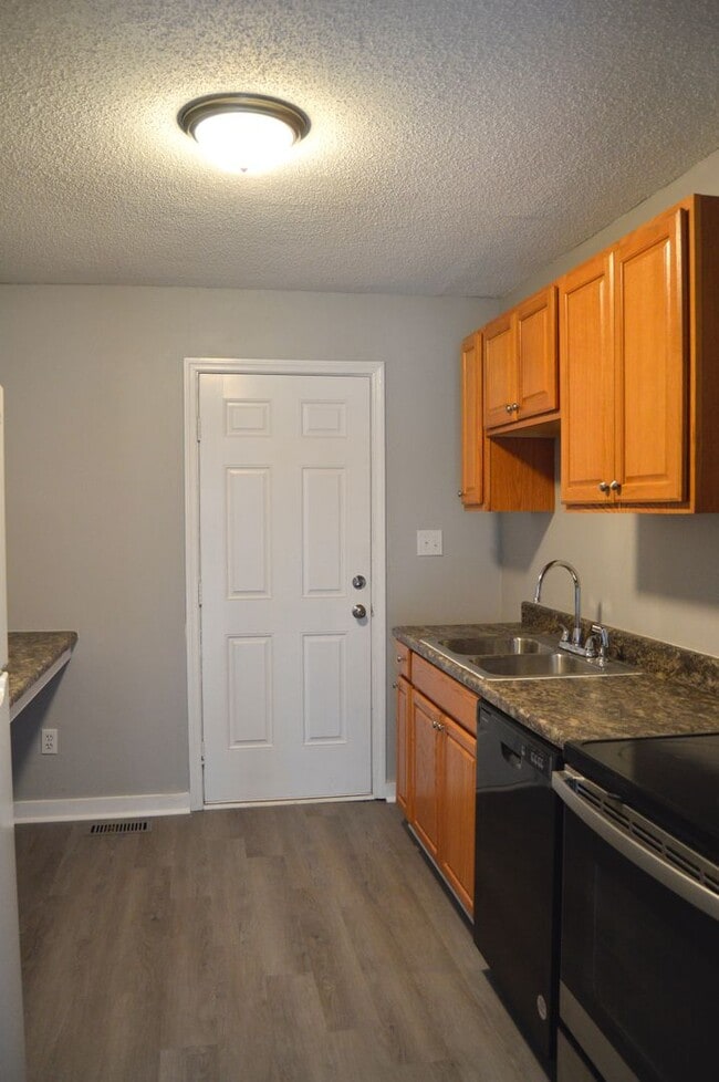 Building Photo - 911 Woodall Rd SW Unit 909 Woodall Rd SW Rental