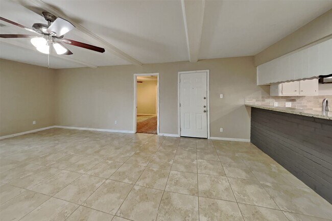 Photo - 3202 Vandyke Dr
