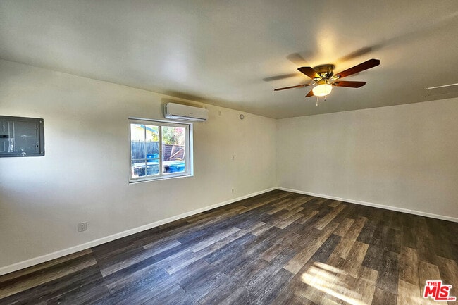 Photo - 19759 Roscoe Blvd