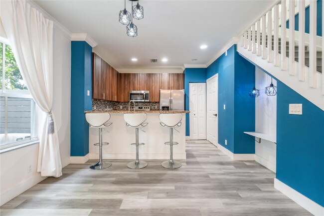 Photo - 422 NE 1st Ave