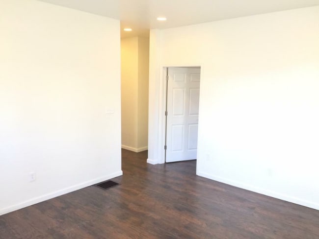 Photo - 102 N Gilfillan St