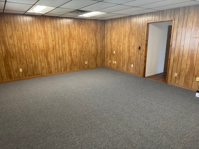 Building Photo - 3730 NE 44th St Rental
