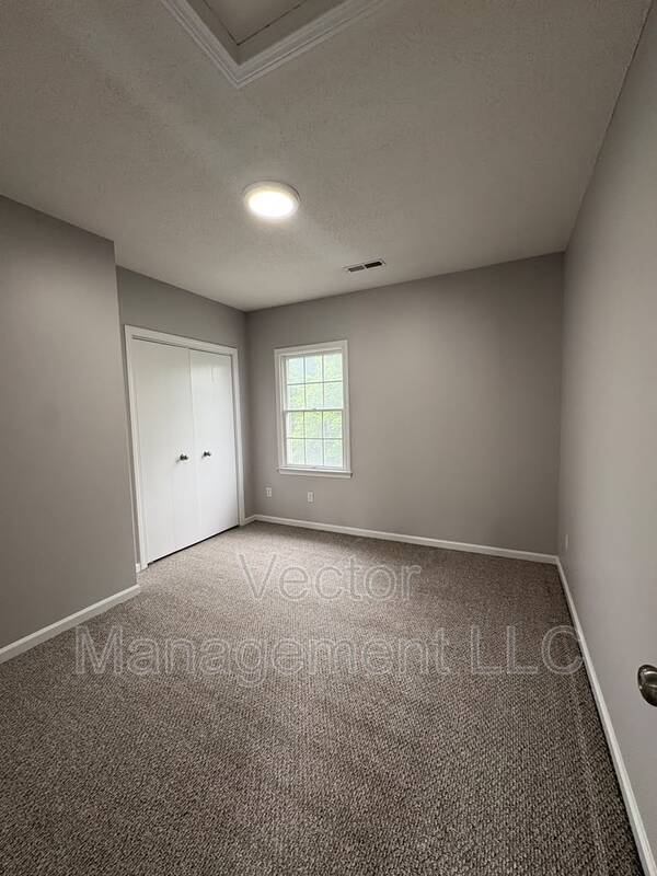 Photo - 2842 Dixwell Ave