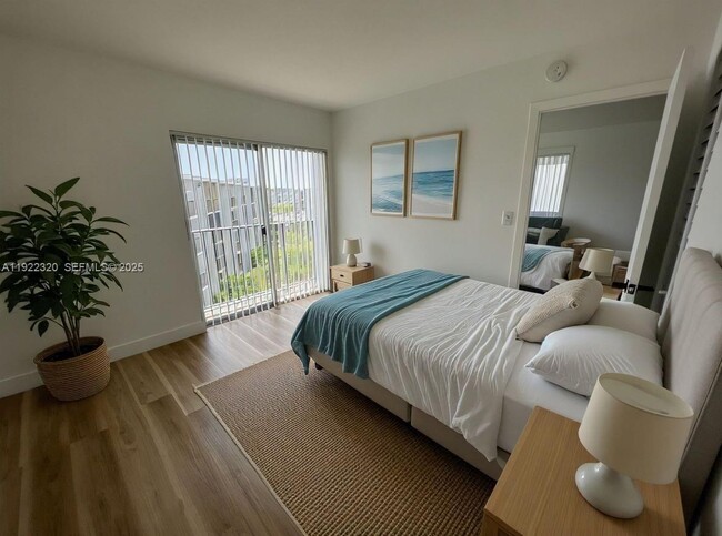 Photo - 8700 N Sherman Cir Unit 501